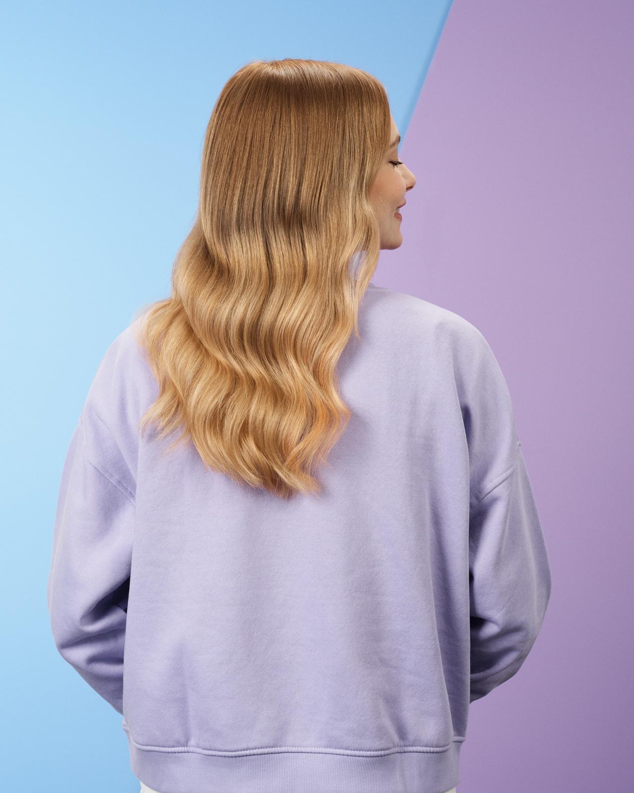 Cette coupe longue associée à un coiffage wavy apporte légèreté et dynamisme à vos cheveux, créant un mouvement naturel et fluide 🌊

Un look tendance et raffiné, parfait pour celles qui veulent allier simplicité et modernité !

💇‍♀️ Envie d’aller plus loin ? Associez cette coiffure à un Balayage Contour ou un Shine Vernis pour encore plus de lumière et de brillance 🌟
�  ​