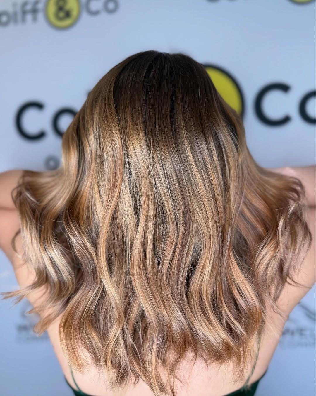 Craquez pour une transformation douce avec une coupe, une coloration ou un coiffage tendance 💇‍♀️

Félicitations au salon @coiffandco_orange
 pour cette réalisation ! 

Envie d’un renouveau ? Direction  ! 🌟�
