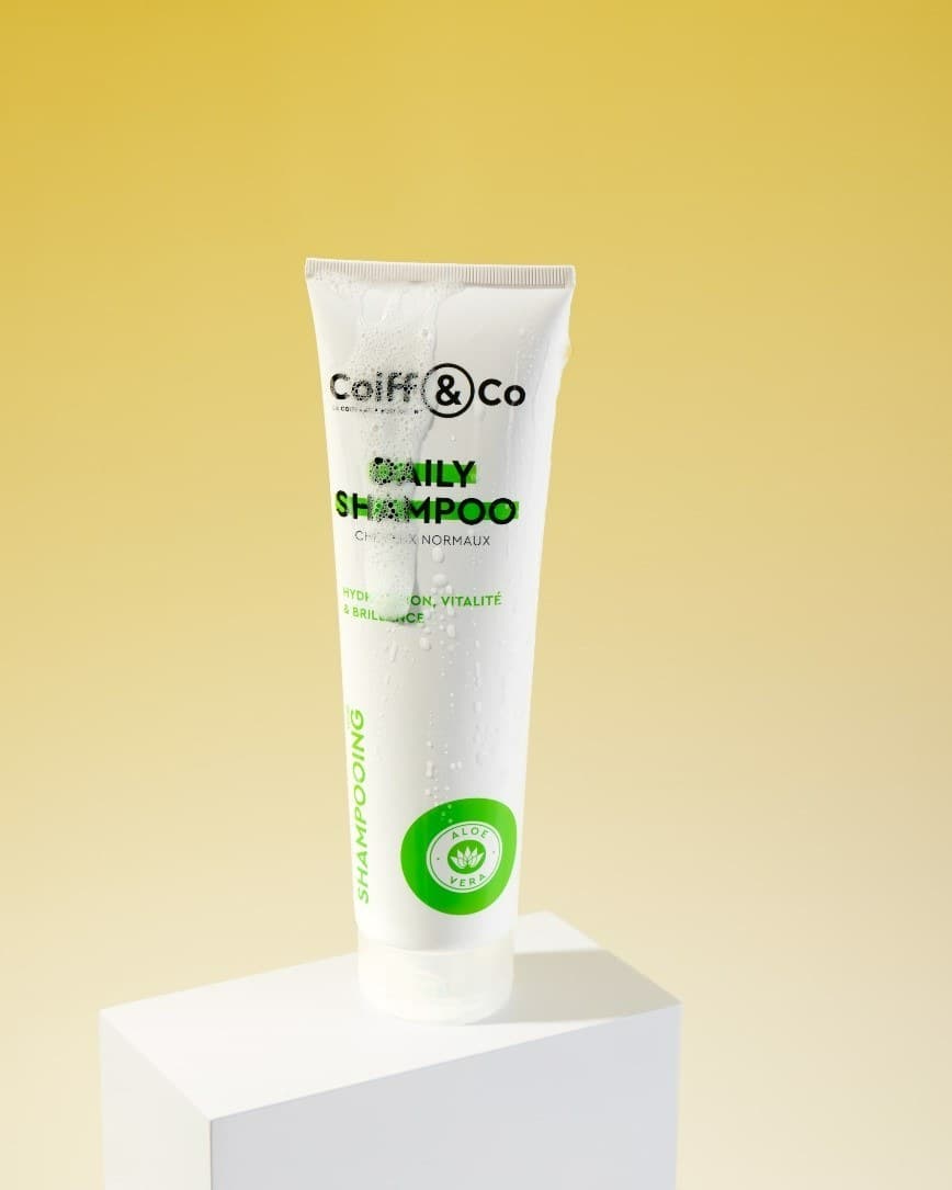 Ne passez pas à côté de notre Daily Shampoo 💛💚 Véritable essentiel du quotidien, il convient aux cheveux normaux et leur apporte hydratation, vitalité et brillance. 

Venez l’essayer en salon : retrouvez la liste dans la bio ! 💛