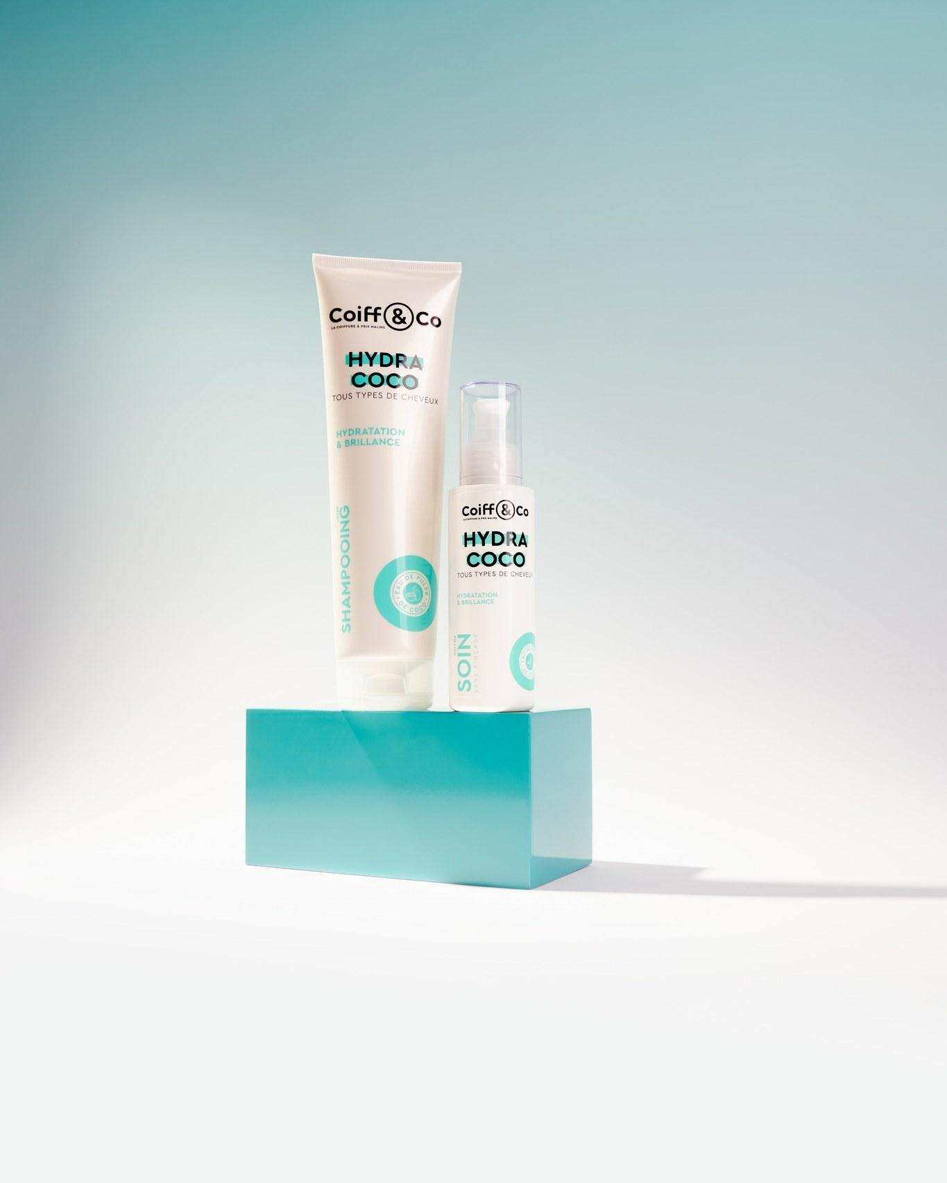 🥥 Hydratation & éclat au naturel avec la gamme Hydra Coco ✨
Enrichie en eau de coco, cette routine professionnelle hydrate intensément sans alourdir, pour des cheveux doux, brillants et légers comme l’été 🌴💧

📍Disponible dans tous nos salons Coiff&Co !