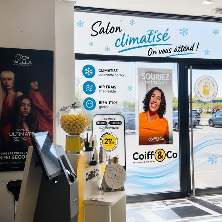 Profitez d'un salon climatisé pour un moment de fraicheur et de bien être.