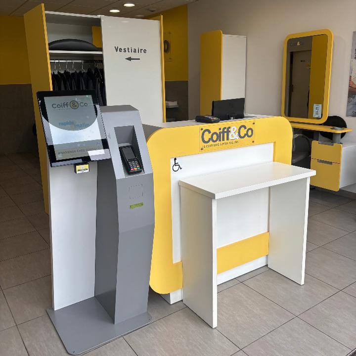 Accueil avec borne d'enregistrement