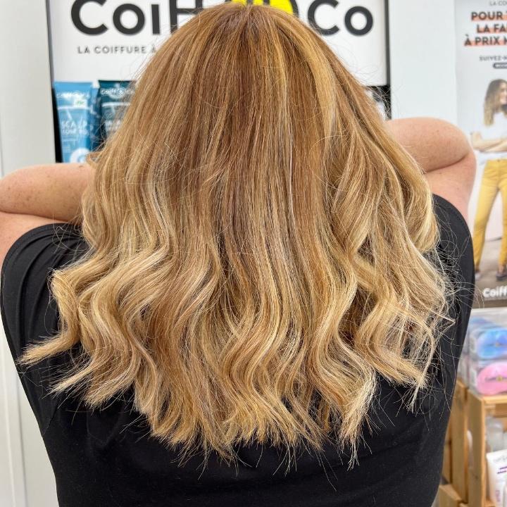 Univers blond doré et coupe mi longue