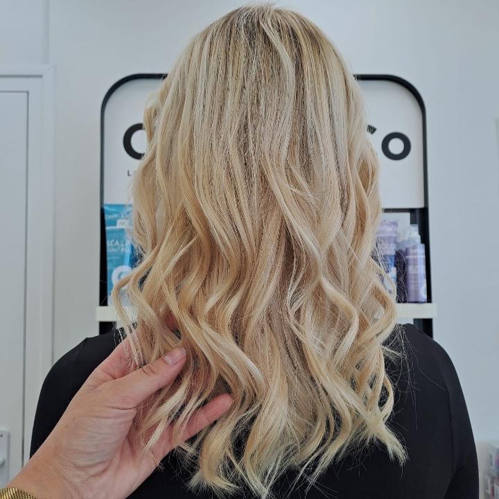 Univers blond froid et coupe longue